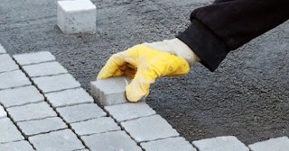 Укладка тротуарной плитки 50 на 50 в Кузнецке в октябре