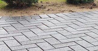 Укладка брусчатки на тротуарах в Кузнецке в октябре