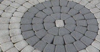 Профессиональная укладка клинкерной брусчатки в Кузнецке в октябре