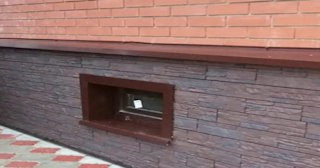 Облицовка цоколя панелями под камень в Кузнецке в октябре