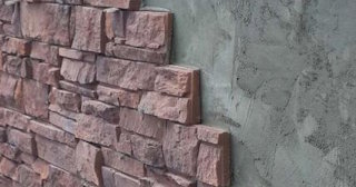 Качественная отделка цоколя фундамента снаружи в Кузнецке в октябре